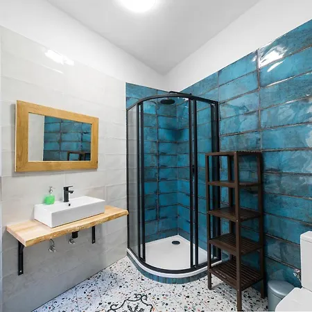 Elf Vandrerhjem Prag